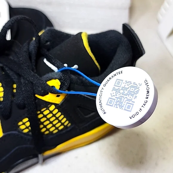 NIKE Air Jordan 4 Retro Thunder Black Yellow Sneakers Boys Size 13C NEW - Picture 9 of 9